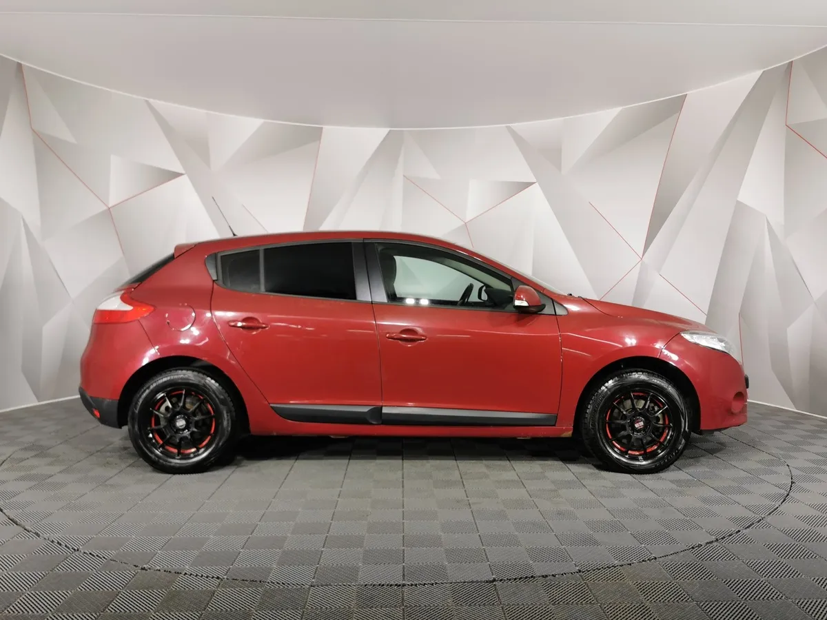 Renault Megane 1.6 MT (106 л.с.) Красный в АВИЛОН. Слайд №6