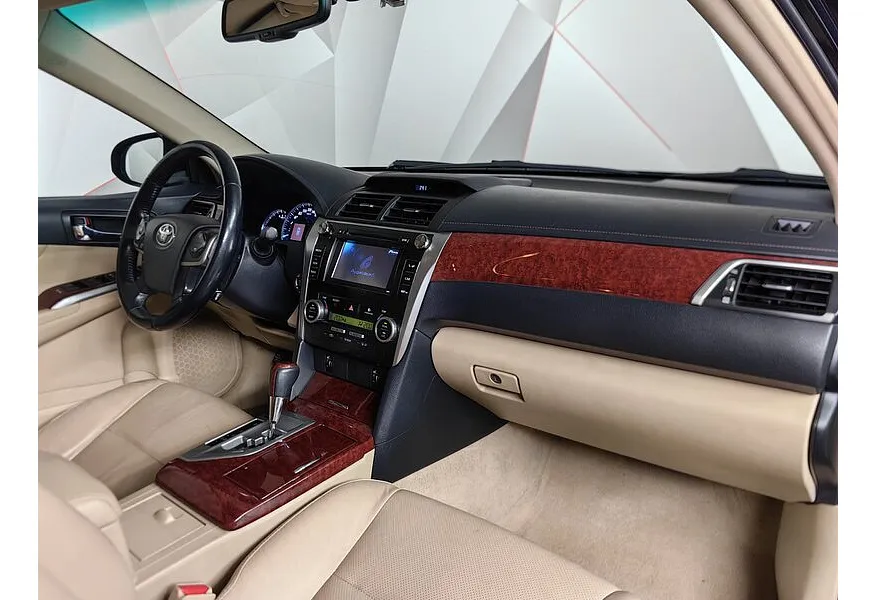 Toyota Camry 2.5 AT (181 л.с.) Черный в АВИЛОН. Слайд №12 Toyota Camry 2.5 AT (181 л.с.) Черный в АВИЛОН. Слайд №12