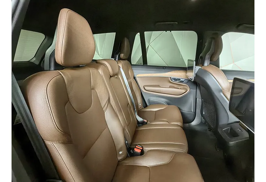 Volvo XC90 2.0 T5 Drive-E AT AWD (5 мест) (249 л.с.) Inscription Черный в АВИЛОН. Слайд №16