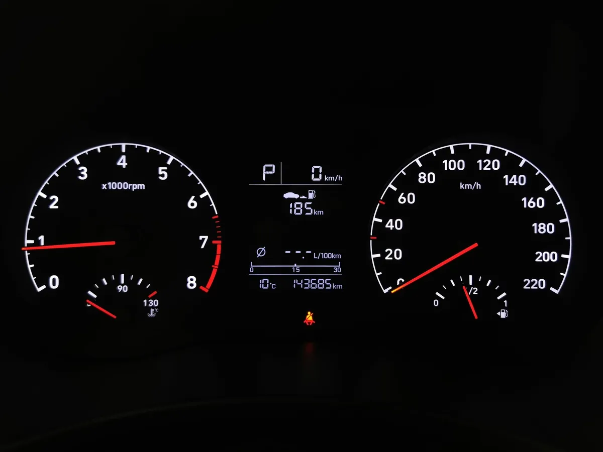 Hyundai Solaris 1.6 AT (123 л.с.) Comfort + Advanced + Winter Черный в АВИЛОН. Слайд №17