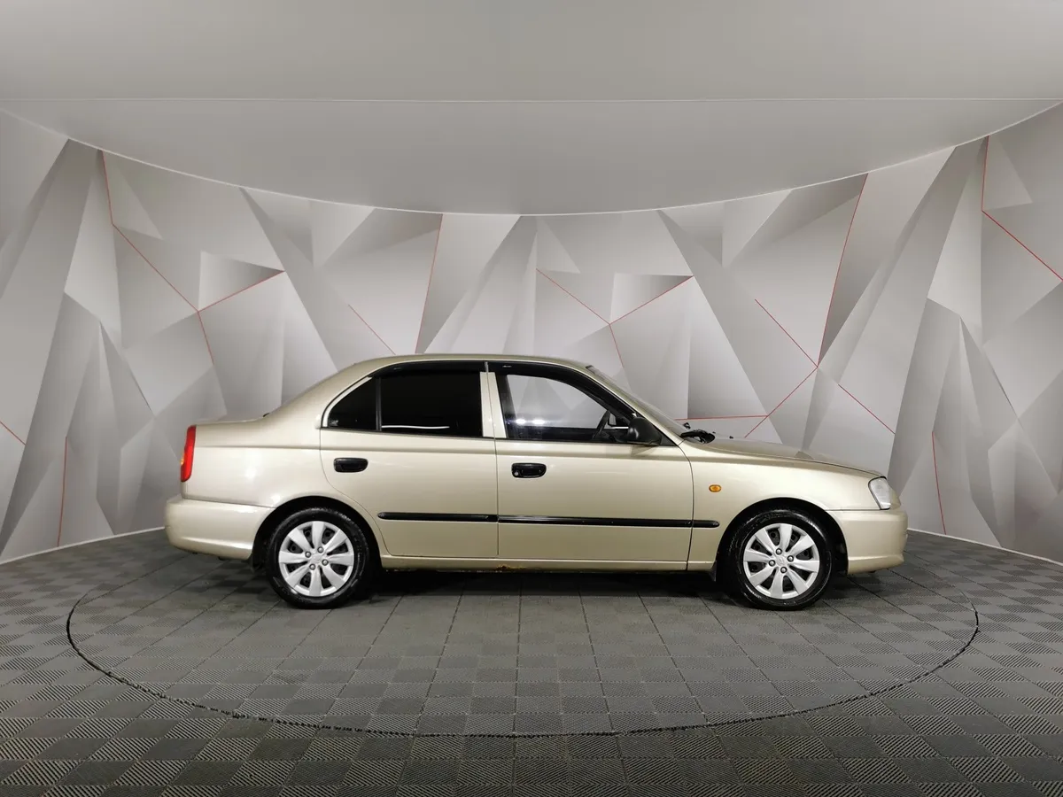 Hyundai Accent 1.5 MT (99 л.с.) Бежевый в АВИЛОН. Слайд №6