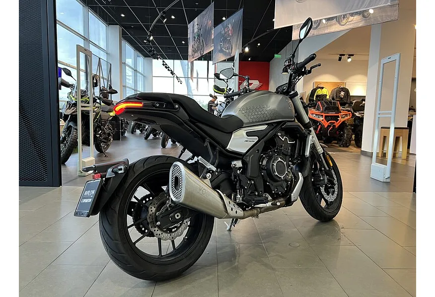 LIVE. Слайд №8