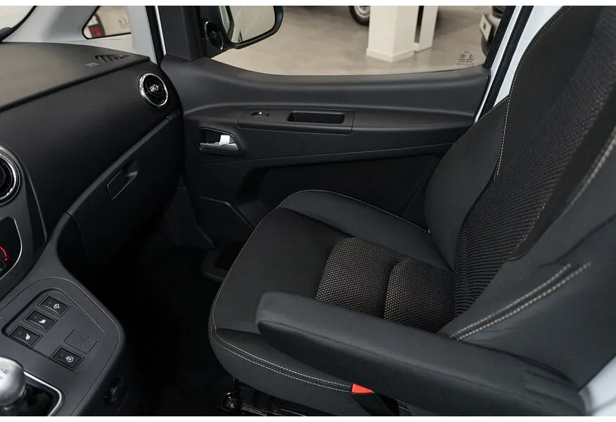 Sollers SF1 1.5 MT (136 л.с.) Белый в АВИЛОН. Слайд №13 Sollers SF1 1.5 MT (136 л.с.) Белый в АВИЛОН. Слайд №13