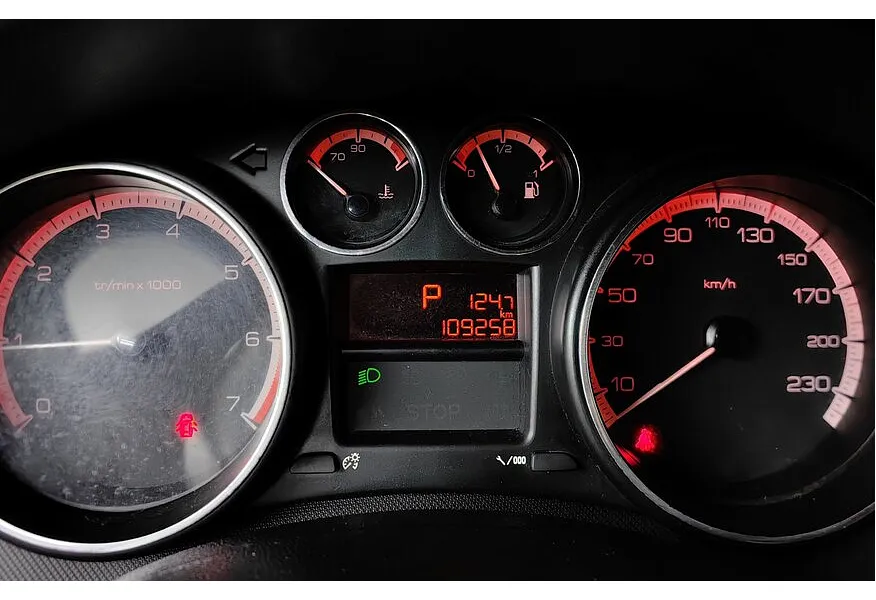 Peugeot 308 1.6 VTi AT (120 л.с.) Красный в АВИЛОН. Слайд №16