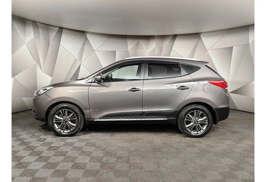 Hyundai ix35 2.0 AT 4WD (150 л.с.) Travel Коричневый в АВИЛОН. Слайд №5