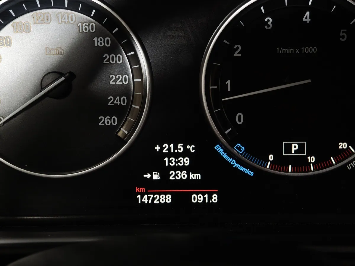 BMW 5 серия 520i AT (184 л.с.) Серый в АВИЛОН. Слайд №12