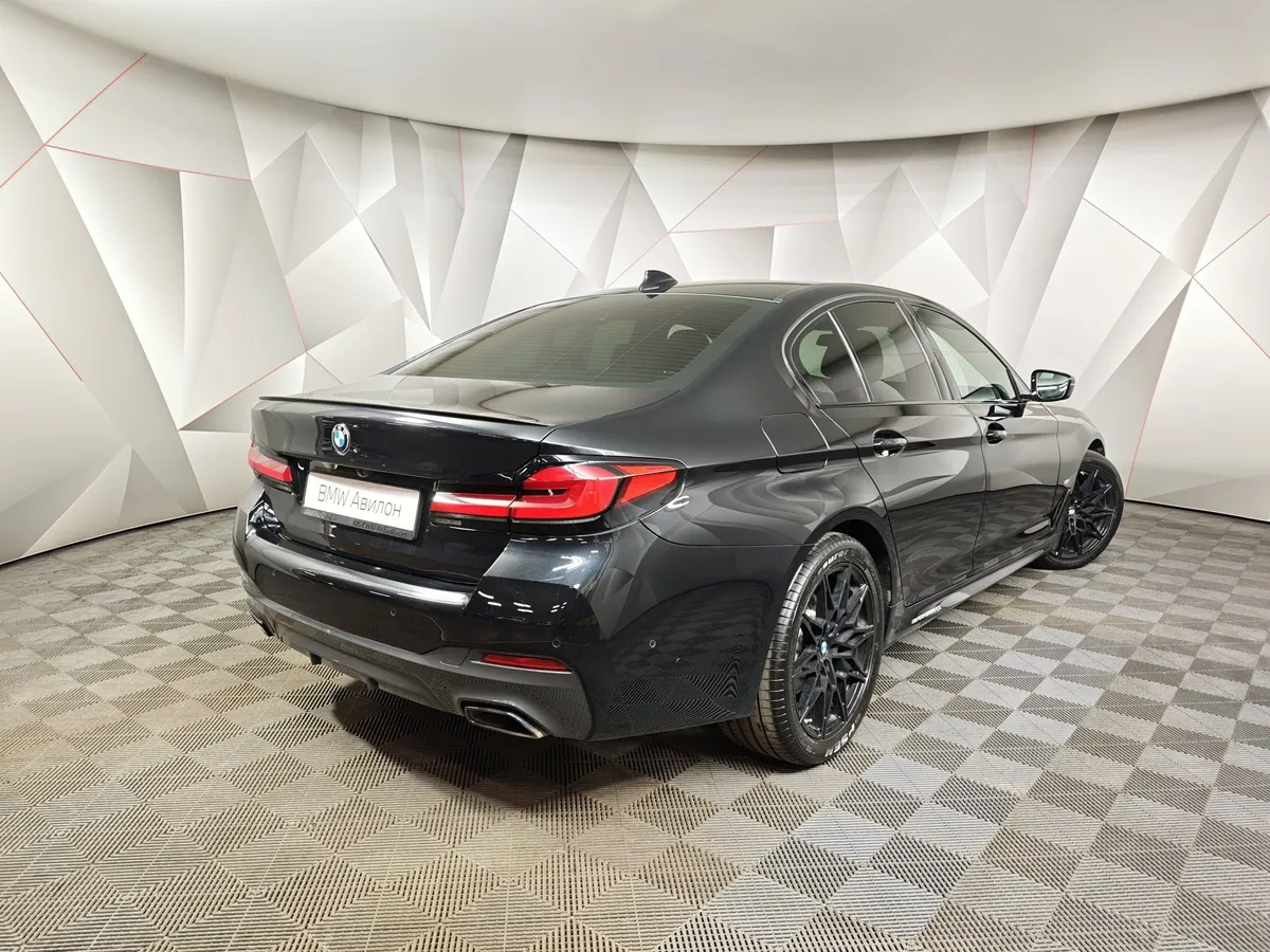 BMW 5 серия 520d xDrive Steptronic (190 л.с.) M Sport Черный в АВИЛОН. Слайд №2