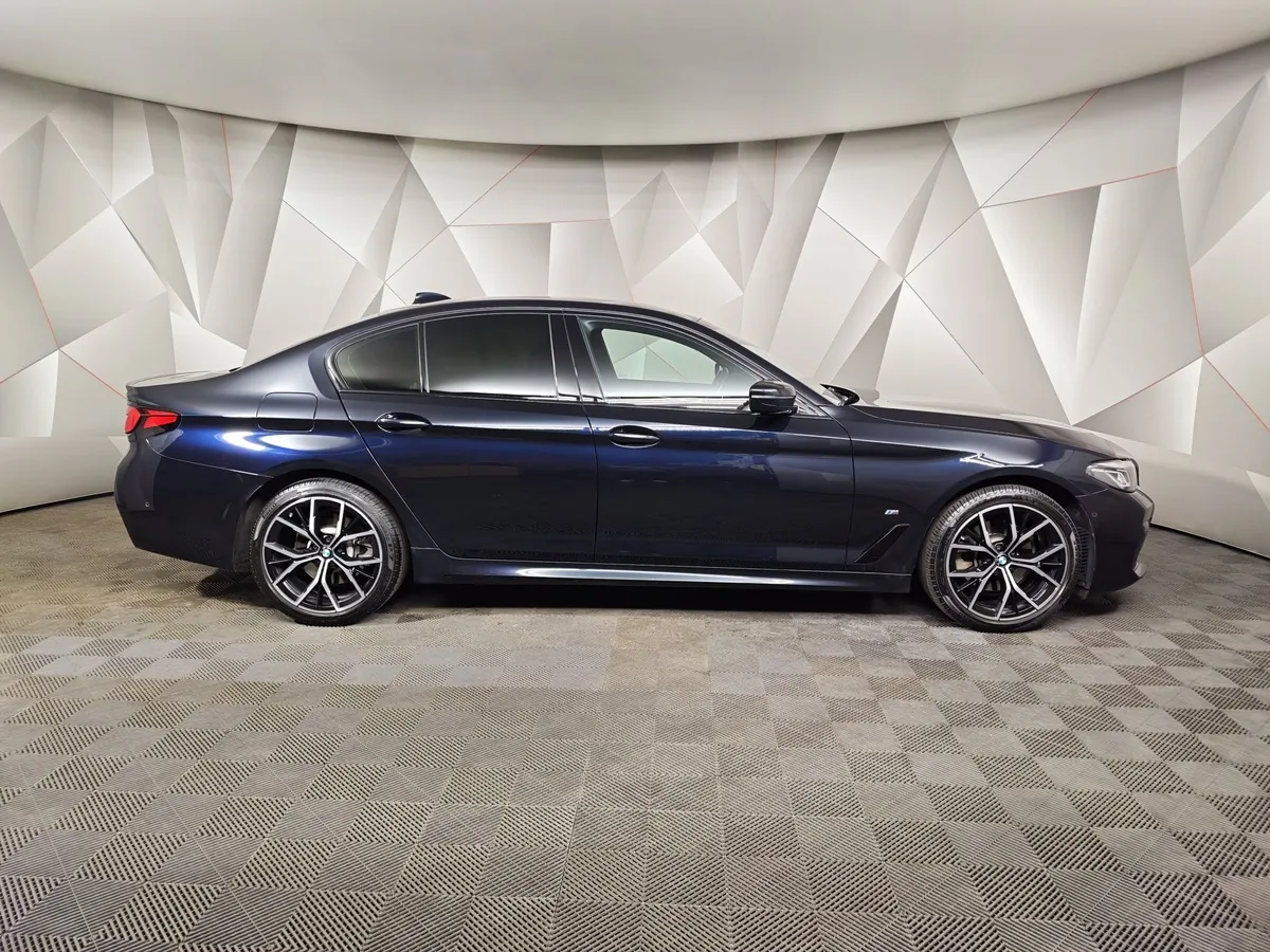 BMW 5 серия 520d xDrive Steptronic (190 л.с.) M Sport Черный в АВИЛОН. Слайд №6