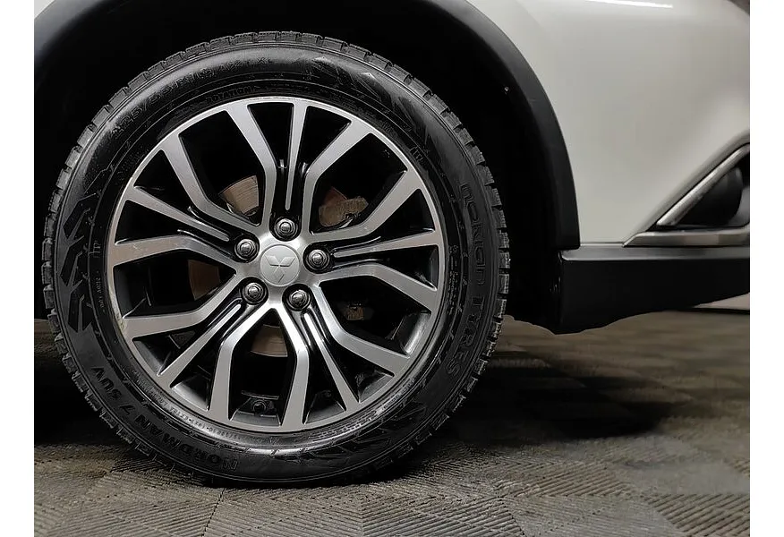Mitsubishi Outlander 2.0 MIVEC CVT 4WD (146 л.с.) Invite Белый в АВИЛОН. Слайд №9