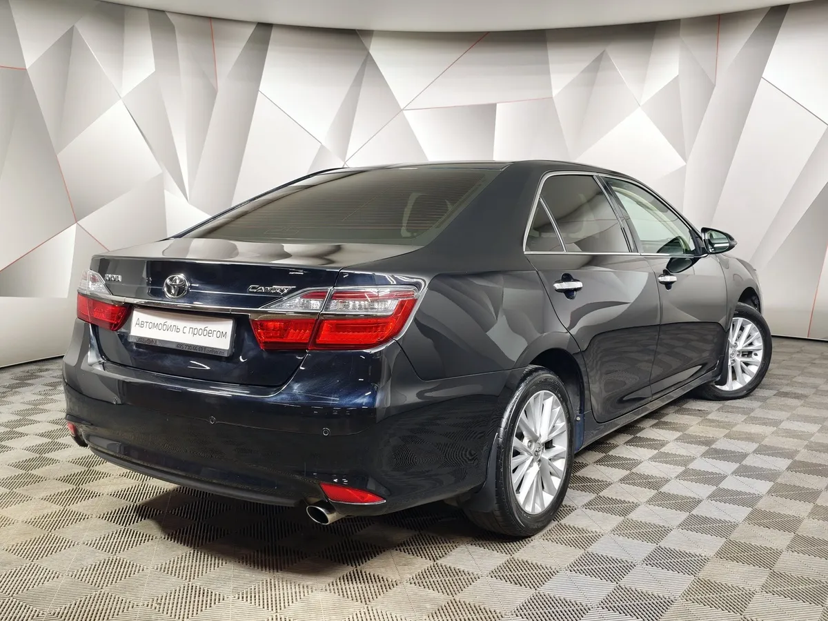 Toyota Camry 2.5 AT (181 л.с.) Черный в АВИЛОН. Слайд №2