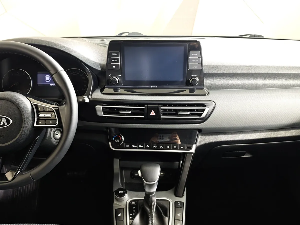 Kia Seltos 1.6 MPI AT 4WD (121 л.с.) Luxe Серый в АВИЛОН. Слайд №15