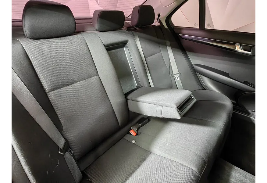 Mercedes-Benz C-Класс C 180 CGI BlueEFFICIENCY AT (156 л.с.) Черный в АВИЛОН. Слайд №17