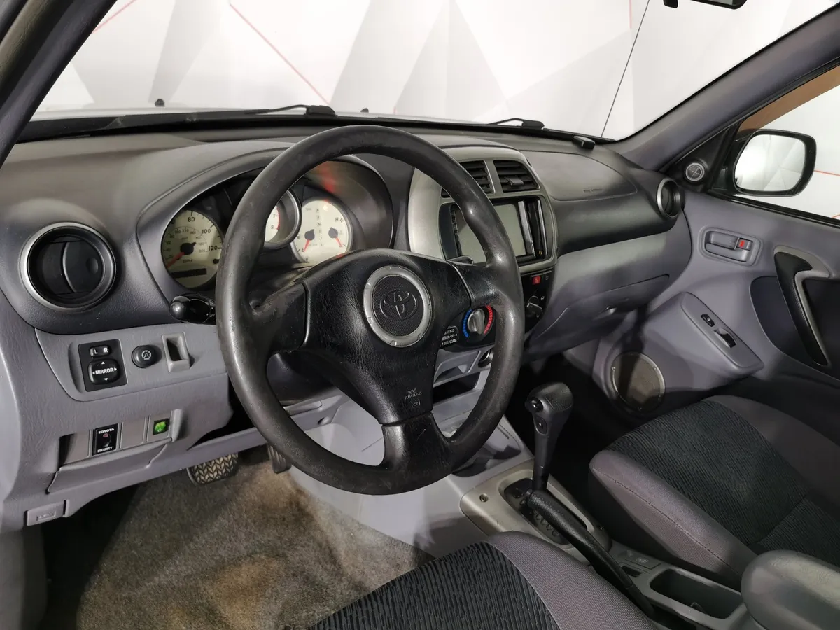 Toyota RAV4 2.0 AT AWD (150 л.с.) Серебристый в АВИЛОН. Слайд №18