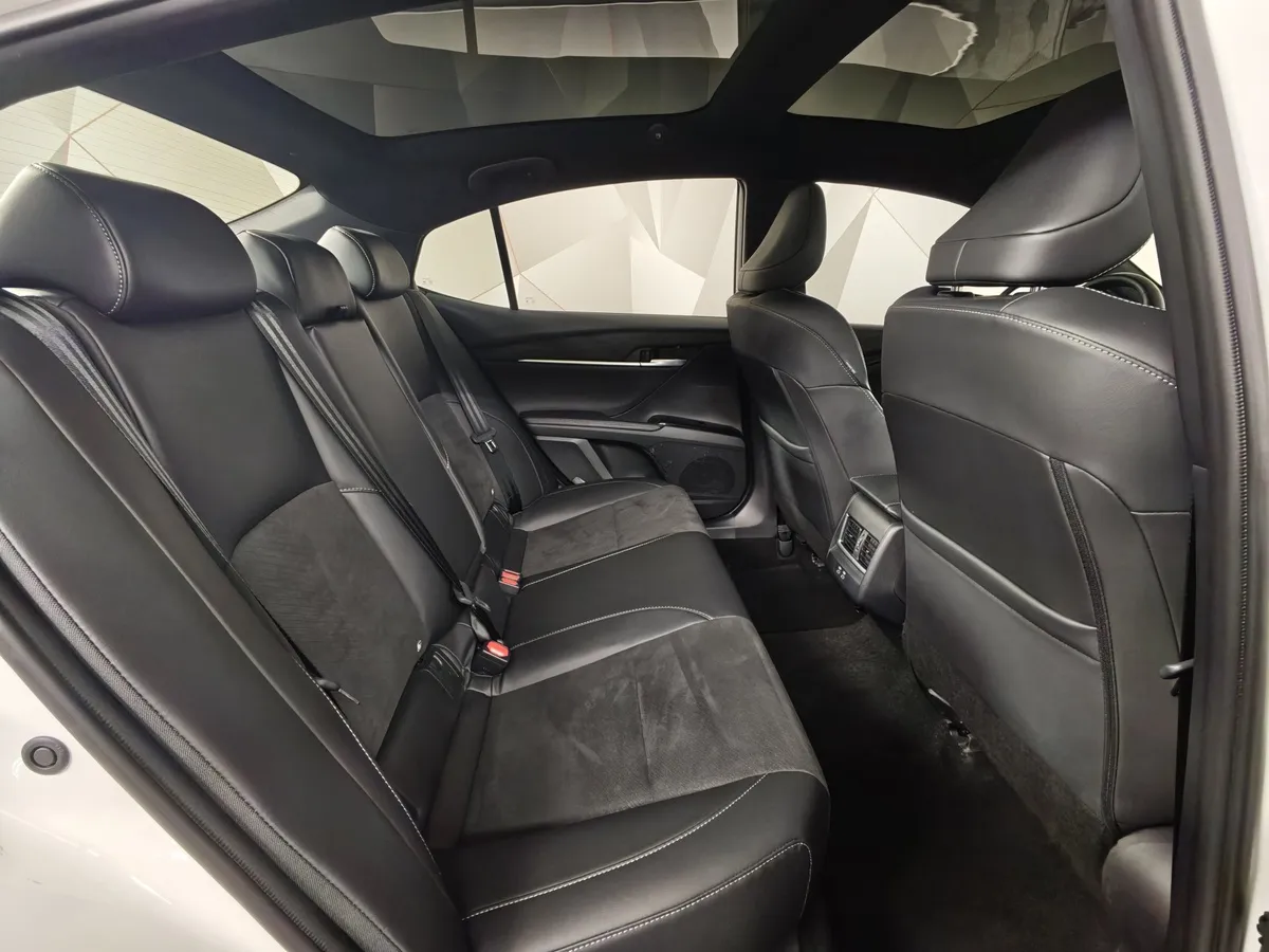 Toyota Camry 2.0 AT (173 л.с.) Sport Белый в АВИЛОН. Слайд №16