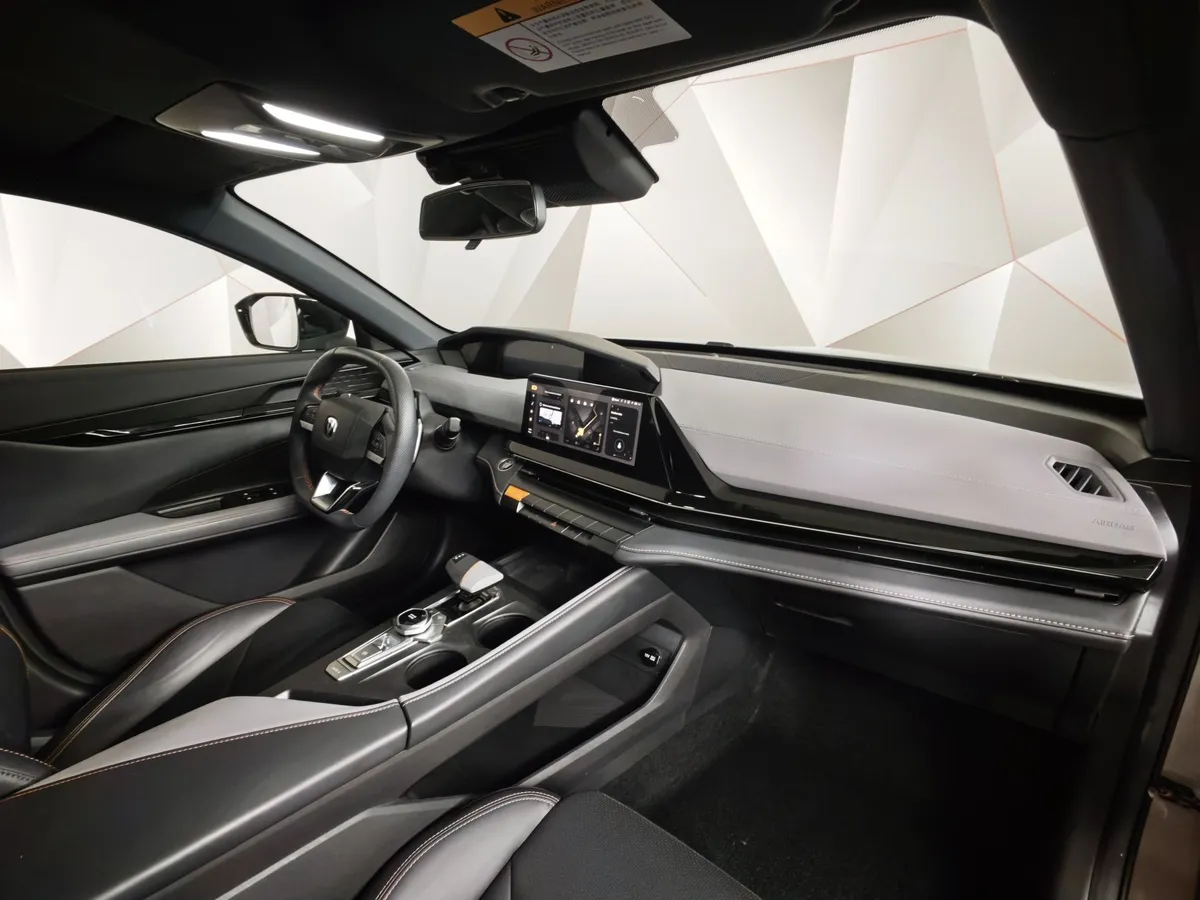Changan UNI-V 1.5 AMT (181 л.с.) DLX Белый в АВИЛОН. Слайд №12