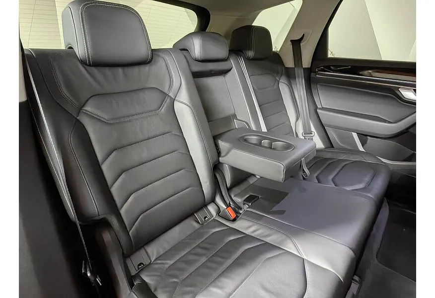 Volkswagen Touareg 2.0 TSI Tiptronic 4Motion (249 л.с.) Respect Черный в АВИЛОН. Слайд №17