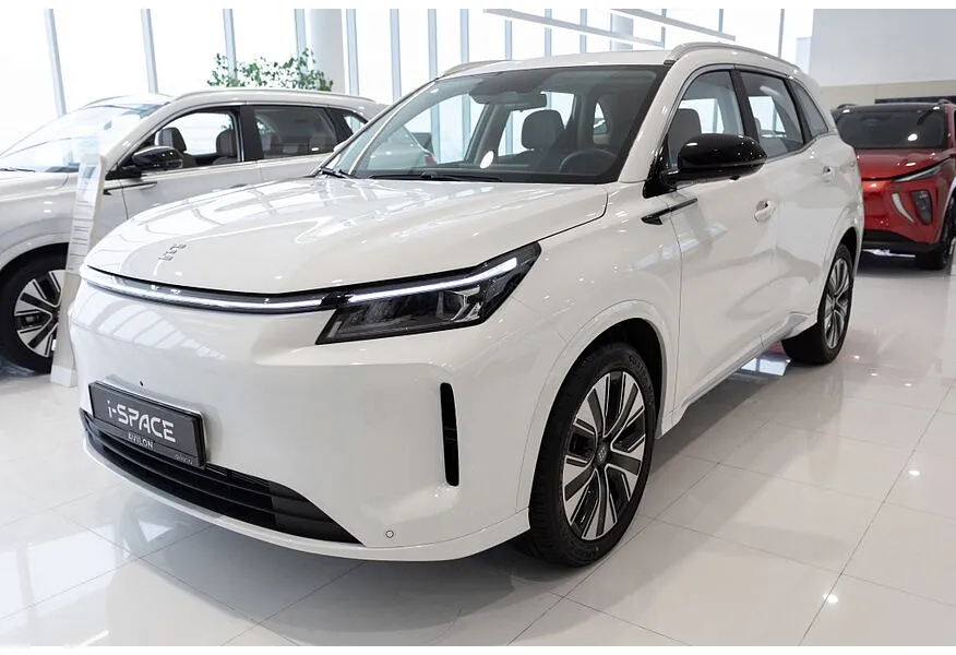 АВИЛОН - EVOLUTE i-SPACE 1.5 CVT (218 л.с.) (7 мест) Белый - slide 0