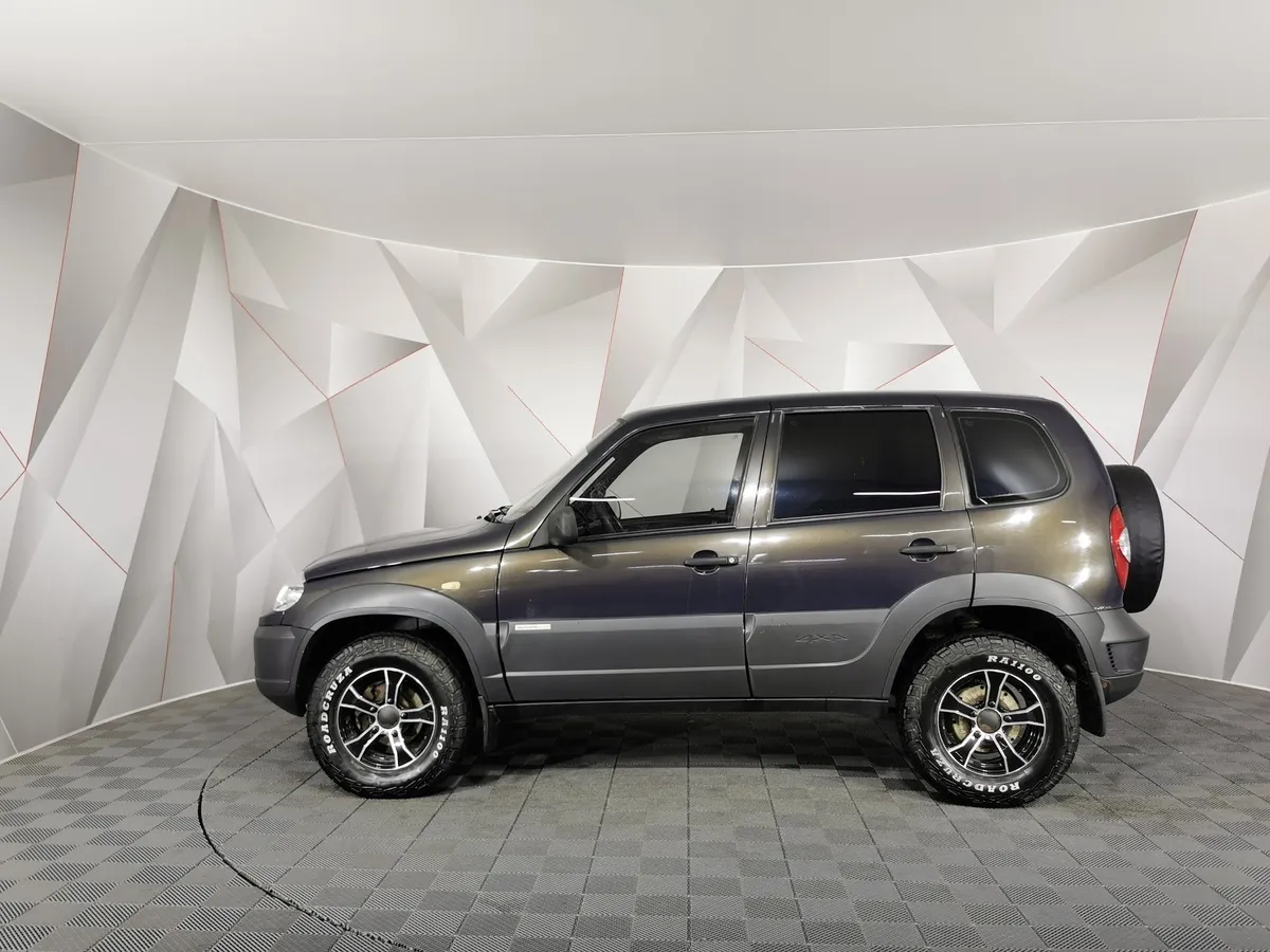 Chevrolet Niva 1.7 MT (80 л.с.) Зеленый в АВИЛОН. Слайд №5