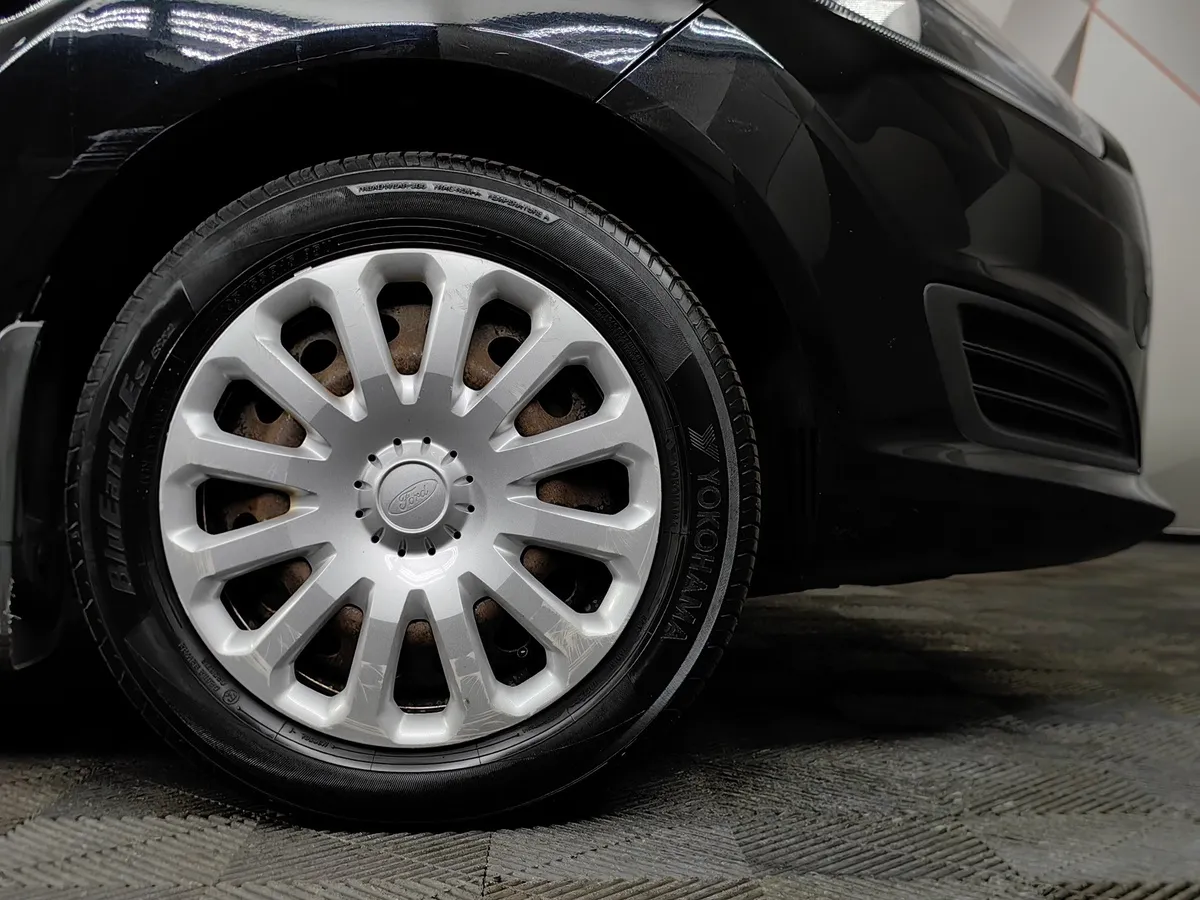 Ford Fiesta 1.6 Ti-VCT MT (85 л.с.) Ambiente Черный в АВИЛОН. Слайд №9