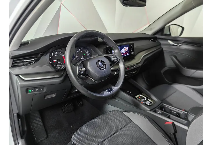 Skoda Octavia 1.4 AT FWD (150 л.с.) Белый в АВИЛОН. Слайд №19