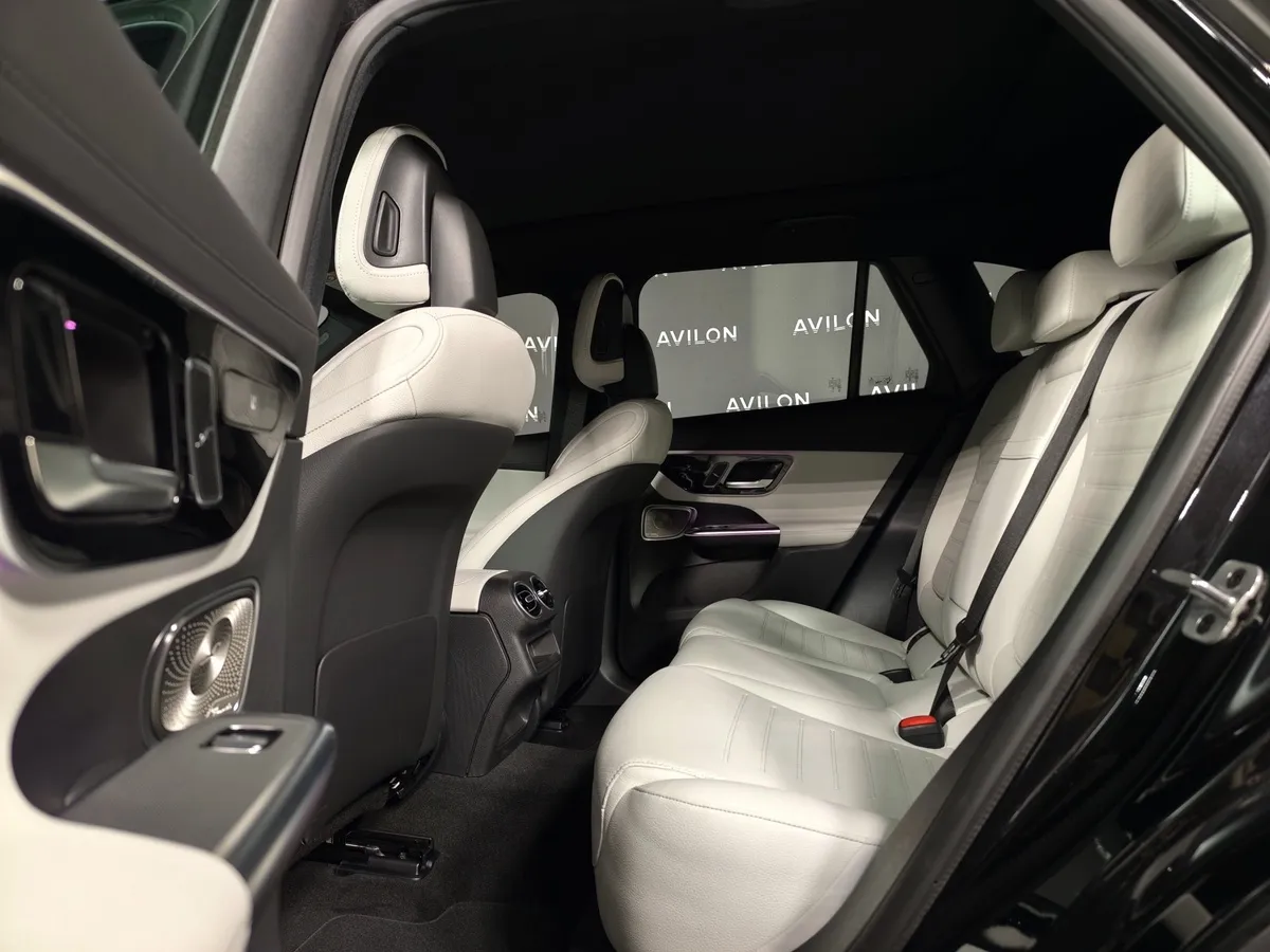 Mercedes-Benz GLC 300 4MATIC 9G-TRONIC (258 л.с.) Черный в АВИЛОН. Слайд №13