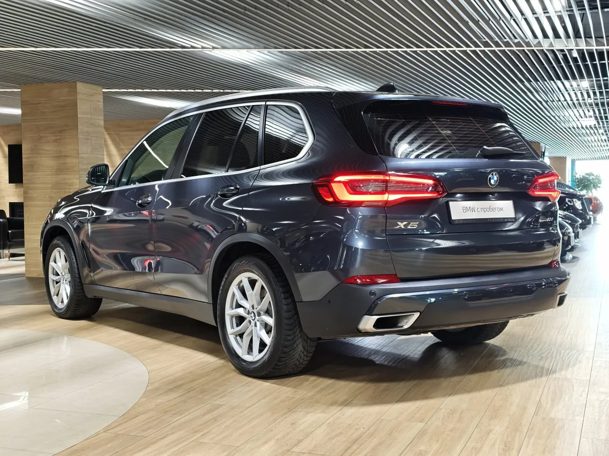 BMW X5 xDrive30d Steptronic (249 л.с.) Business Plus Серый в АВИЛОН. Слайд №15