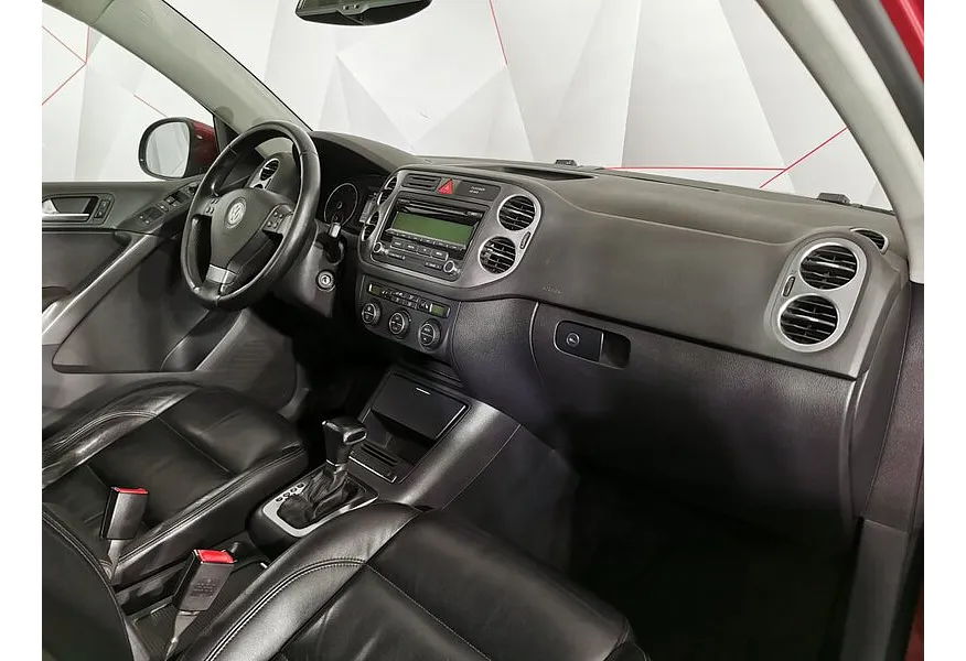Volkswagen Tiguan 2.0 TSI 4Motion AT (180 л.с.) Sport & Style Красный в АВИЛОН. Слайд №12