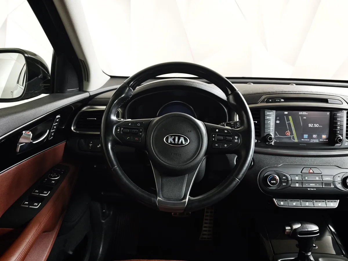 Kia Sorento 3.5 AT AWD (249 л.с.) GT Line Черный в АВИЛОН. Слайд №18
