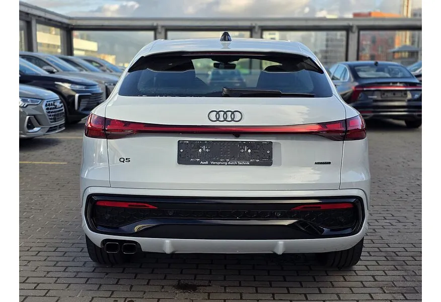 Audi Q5 Sportback 2.0 TDI S tronic quattro (204 л.с.) Белый в АВИЛОН. Слайд №4