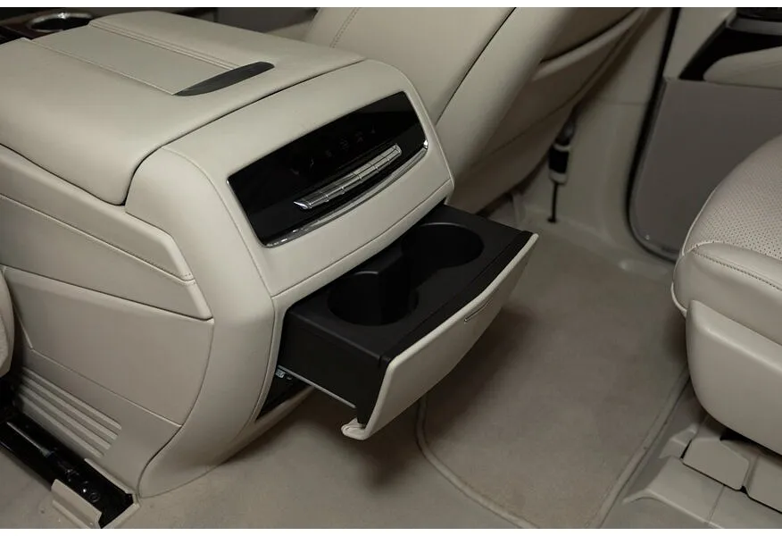 Cadillac Escalade 6.2 V8 AT AWD (420 л.с.) Sport Platinum Черный в АВИЛОН. Слайд №20