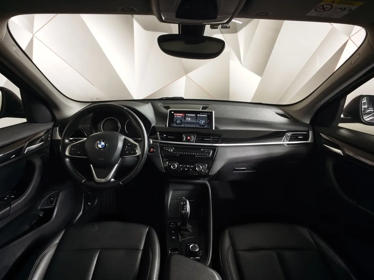 BMW X1 20i xDrive Steptronic AT (192 л.с.) Черный в АВИЛОН. Слайд №11