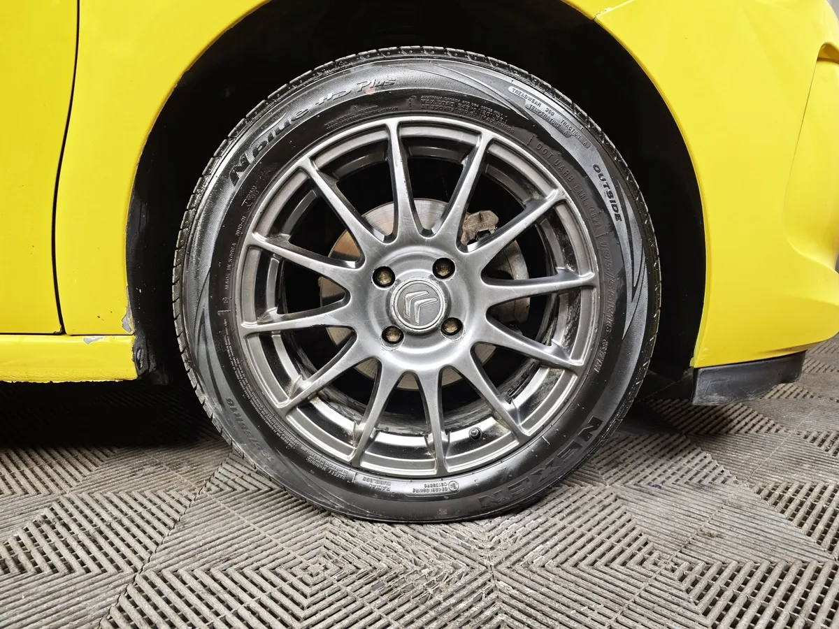 Citroen DS3 1.6 VTi AT (120 л.с.) Желтый в АВИЛОН. Слайд №9