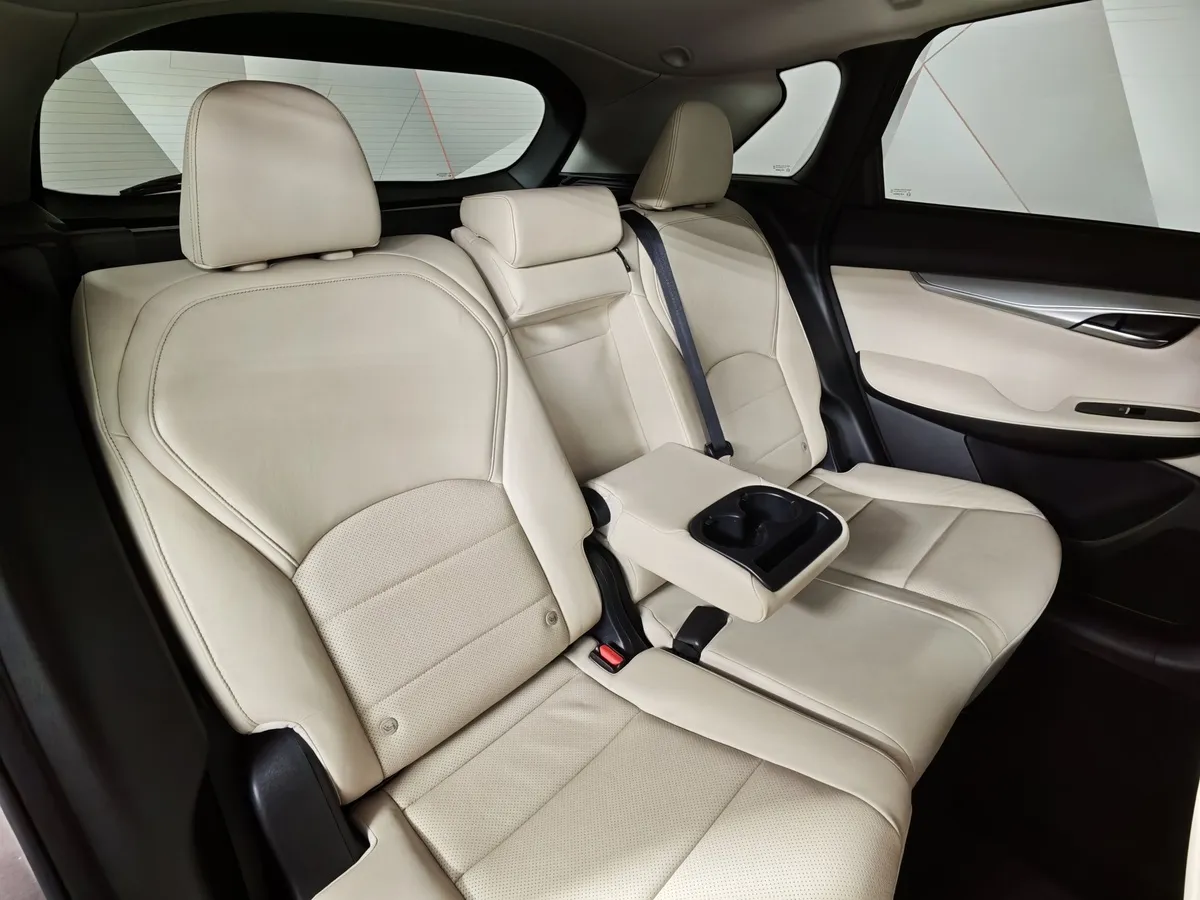 Infiniti QX50 2.0 VC-T CVT AWD (249 л.с.) Коричневый в АВИЛОН. Слайд №17