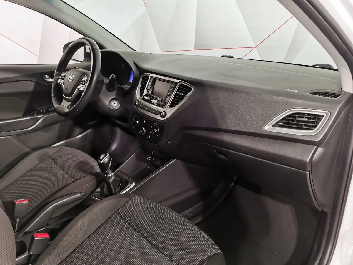 Hyundai Solaris 1.6 MT (123 л.с.) Comfort Белый в АВИЛОН. Слайд №12