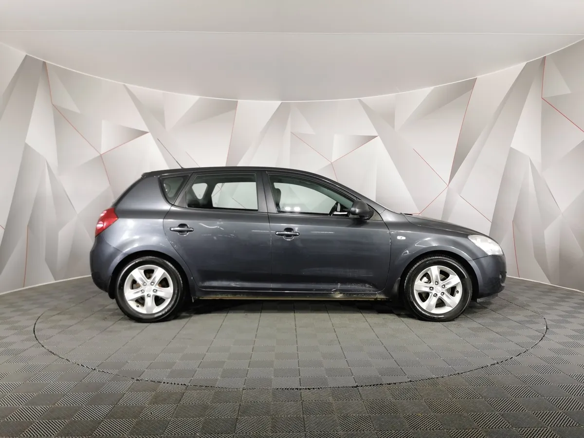 Kia Ceed 2.0 AT (143 л.с.) Серый в АВИЛОН. Слайд №6