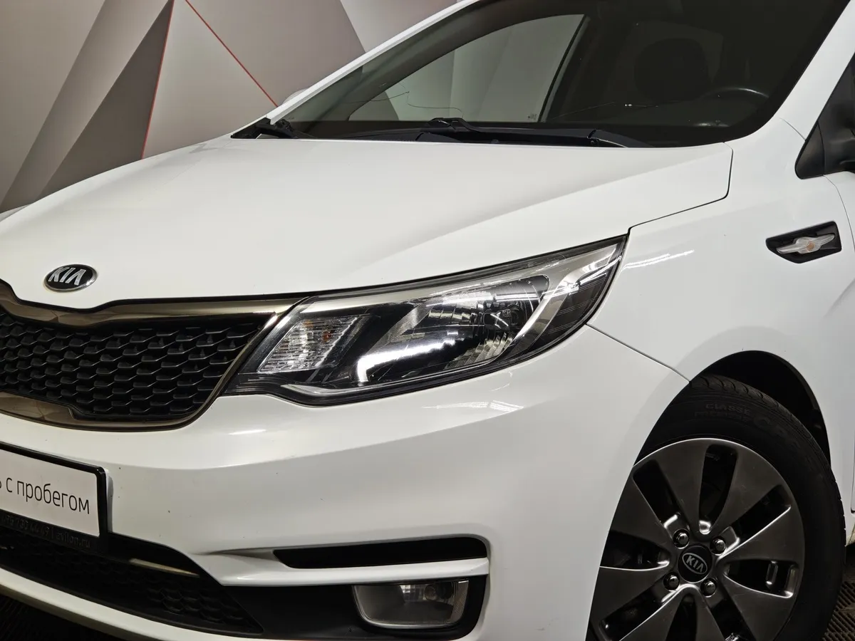 Kia Rio 1.4 AT (107 л.с.) Белый в АВИЛОН. Слайд №9