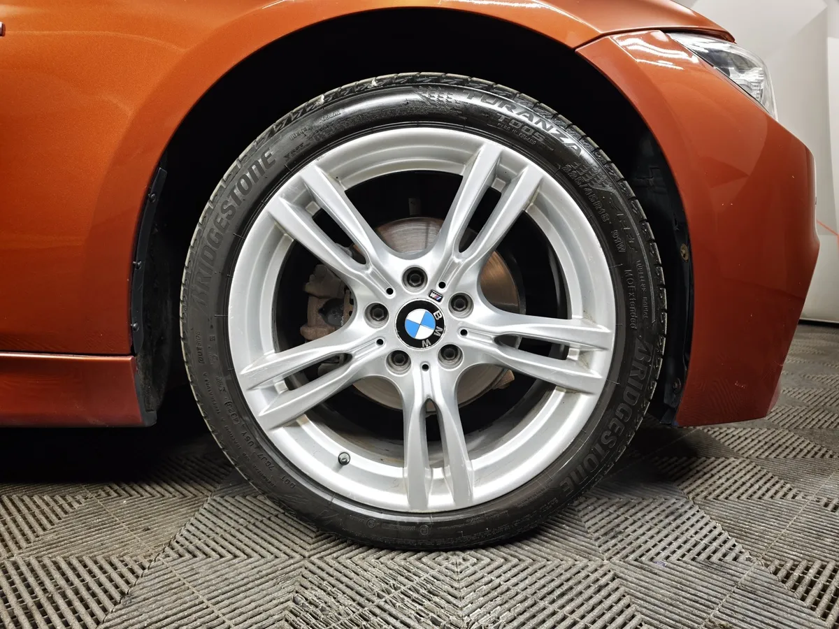BMW 3 серия 320i xDrive AT (184 л.с.) M Sport Оранжевый в АВИЛОН. Слайд №7