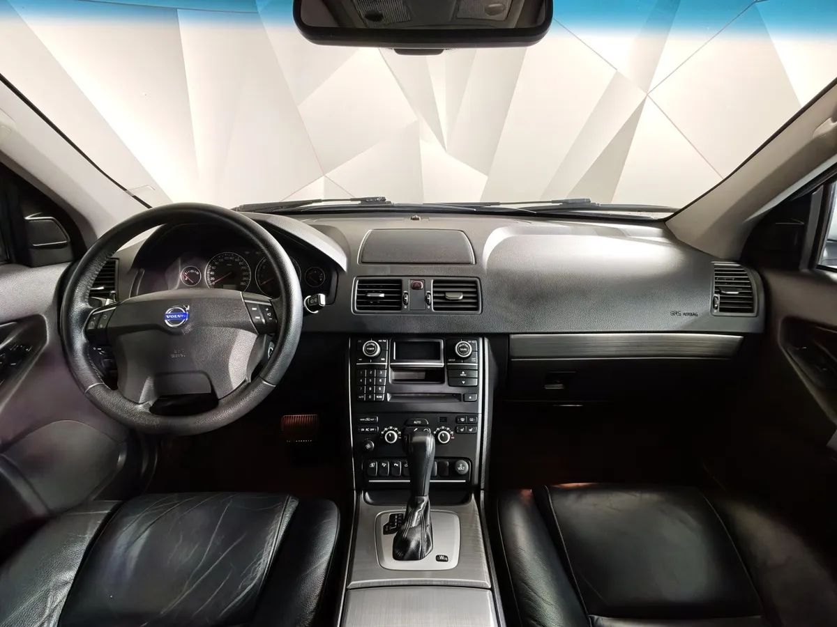 Volvo XC90 2.5 T5 Geartronic AWD (5 мест) (210 л.с.) Серебристый в АВИЛОН. Слайд №13