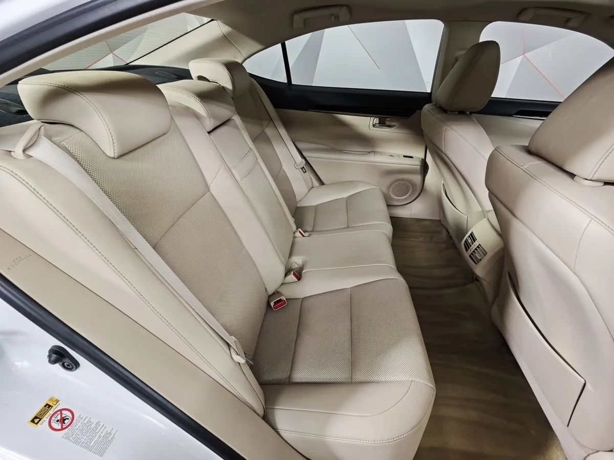 Lexus ES 250 AT (184 л.с.) Comfort Белый в АВИЛОН. Слайд №15