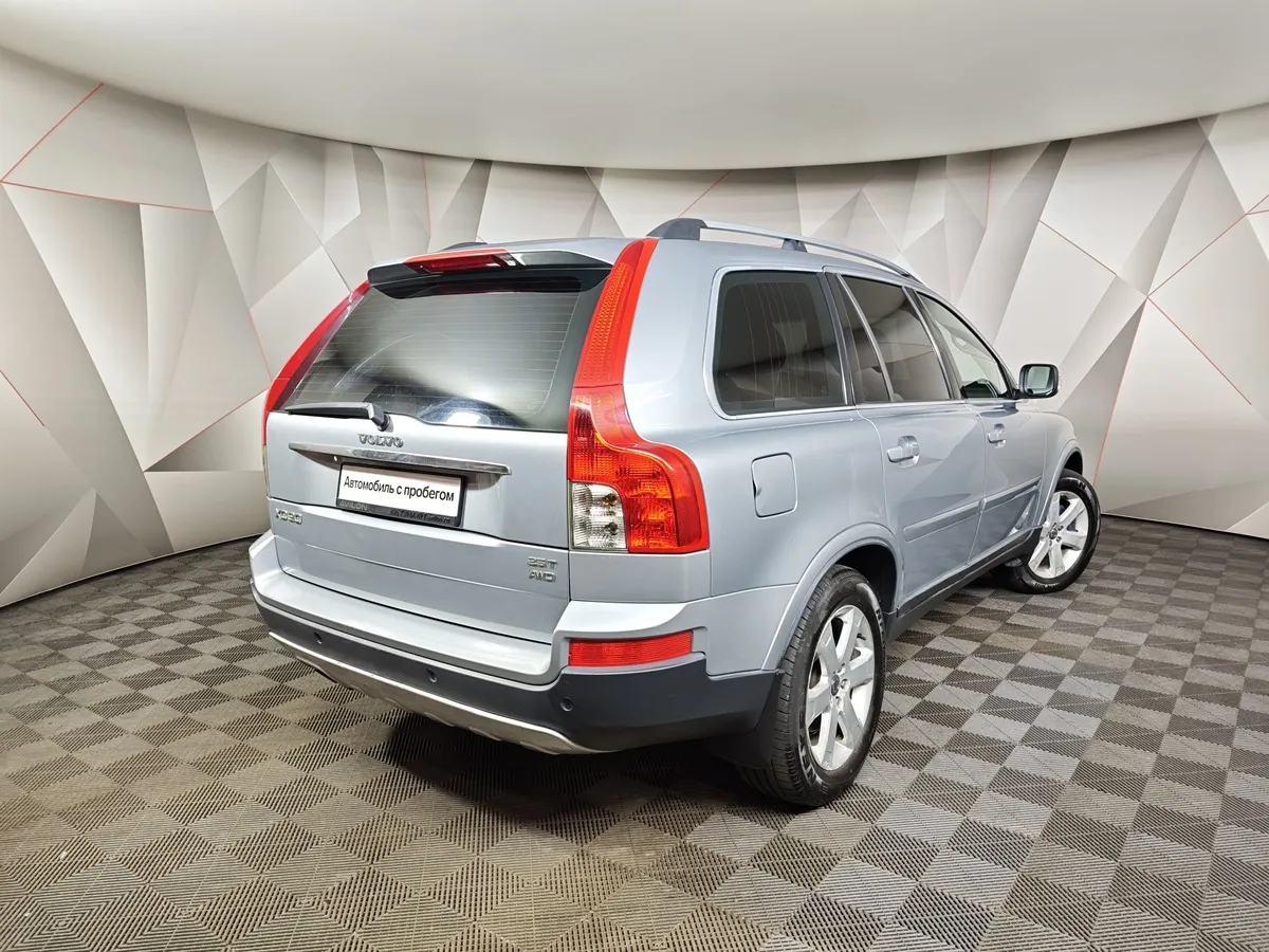 Volvo XC90 2.5 T5 Geartronic AWD (5 мест) (210 л.с.) Серебристый в АВИЛОН. Слайд №2