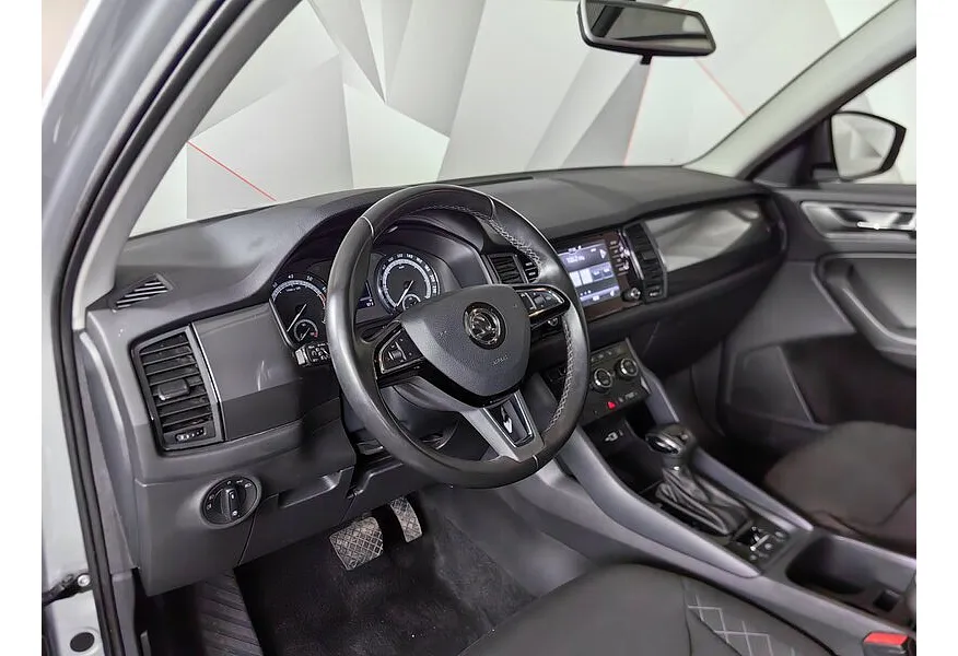 Skoda Kodiaq 1.4 TSI DSG (150 л.с.) Серебристый в АВИЛОН. Слайд №17