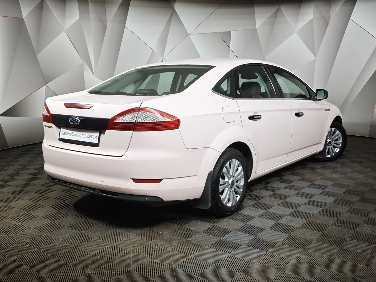 Ford Mondeo 2.3 AT (160 л.с.) Ghia Красный в АВИЛОН. Слайд №2