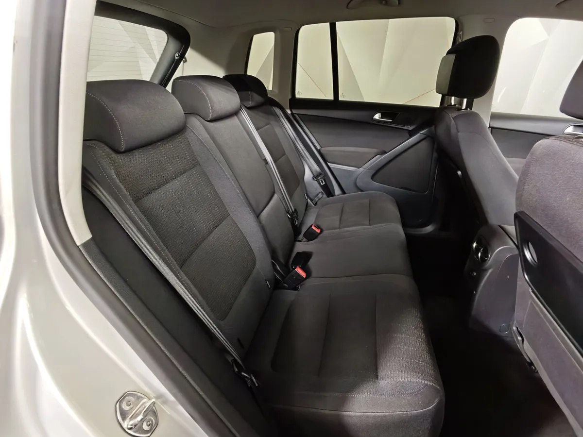 Volkswagen Tiguan 2.0 TSI 4Motion AT (170 л.с.) Sport & Style Серебристый в АВИЛОН. Слайд №15