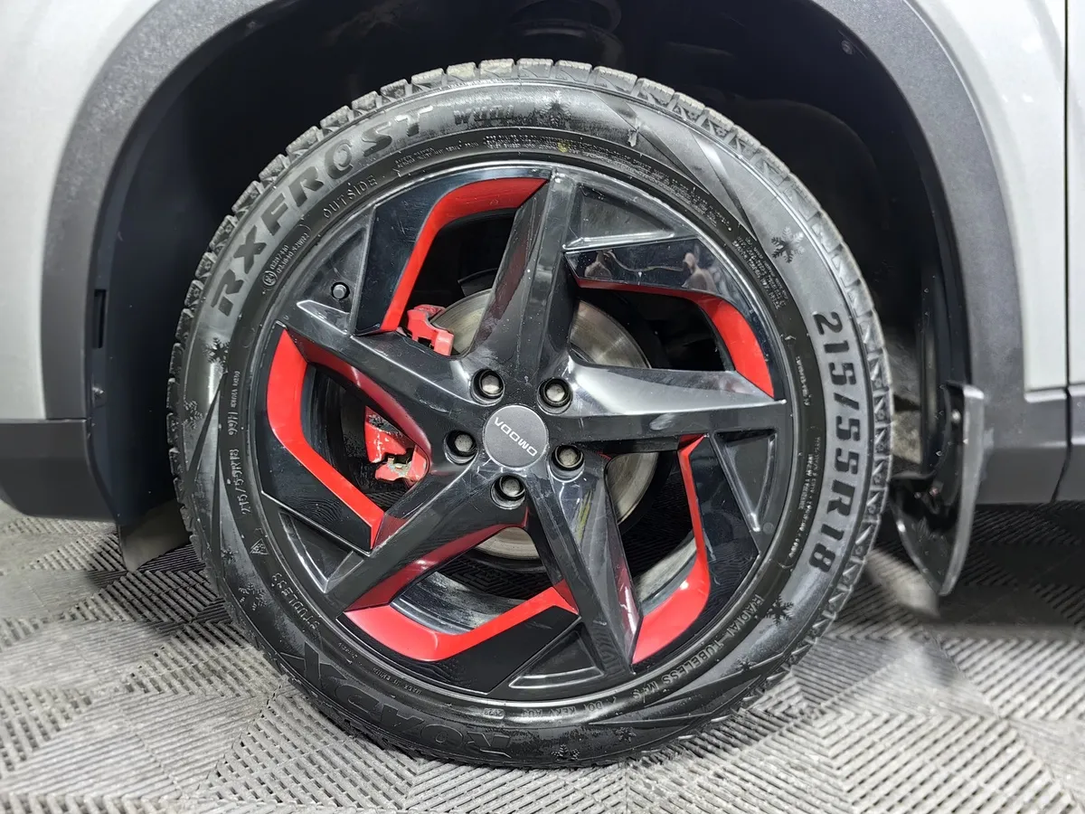 Omoda C5 1.5T CVT (147 л.с.) Ultimate (двухцветный, красные элементы экстерьера) Черный в АВИЛОН. Слайд №9