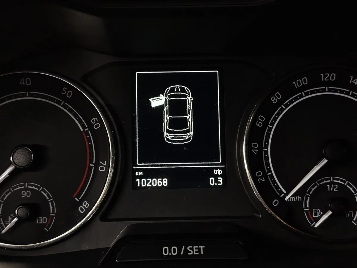 Skoda Rapid 1.6 AT (110 л.с.) Белый в АВИЛОН. Слайд №18