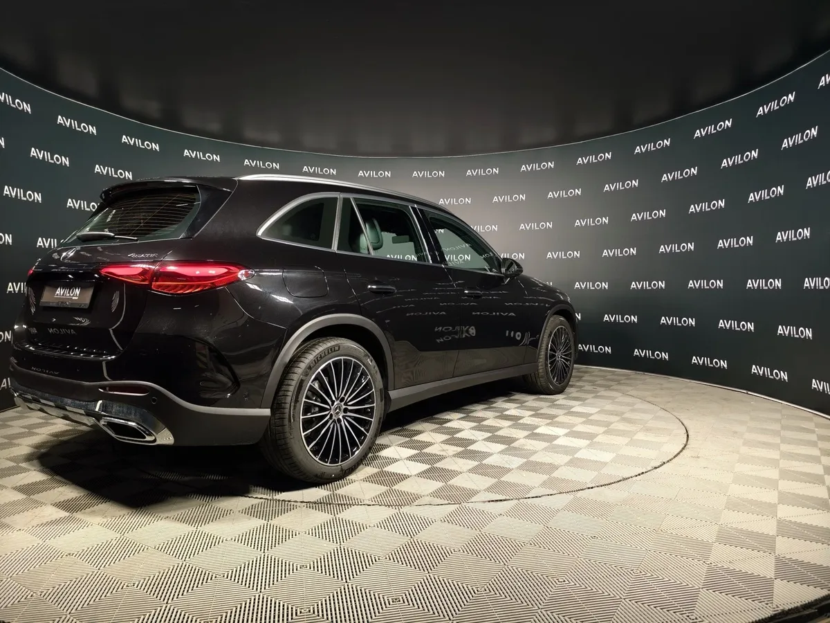 Mercedes-Benz GLC 300 4MATIC 9G-TRONIC (258 л.с.) Черный в АВИЛОН. Слайд №8