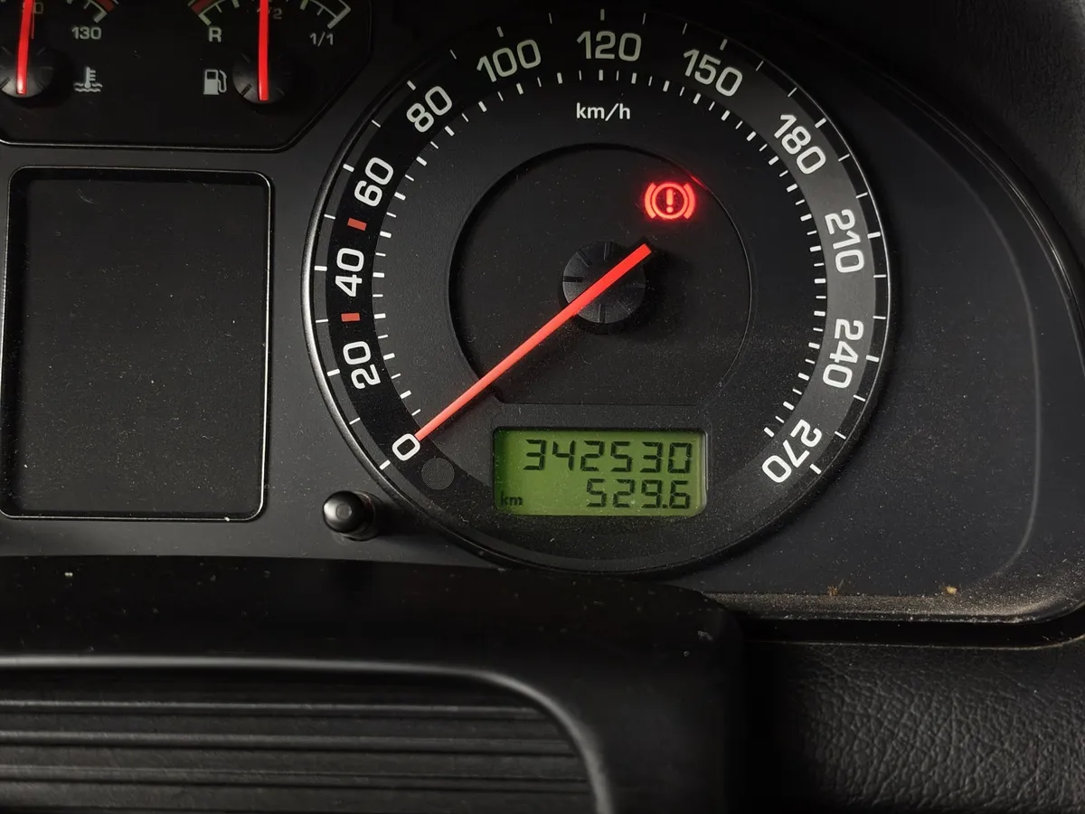 Skoda Superb 1.8T MT (150 л.с.) Черный в АВИЛОН. Слайд №16