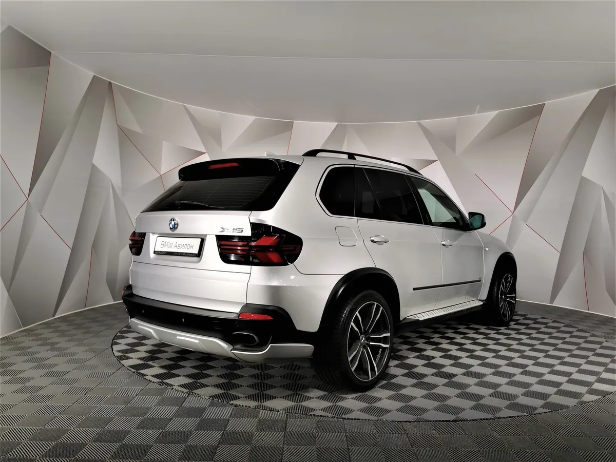 BMW X5 xDrive48i AT (355 л.с.) Серебристый в АВИЛОН. Слайд №2