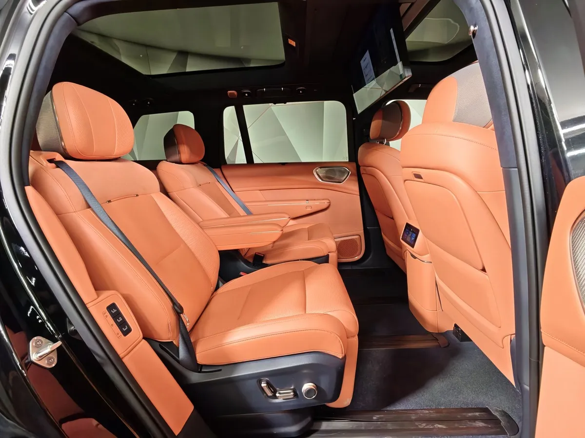 Lynk & Co 900 2.0 AT 4WD (884 л.с.) Ultra Черный в АВИЛОН. Слайд №15