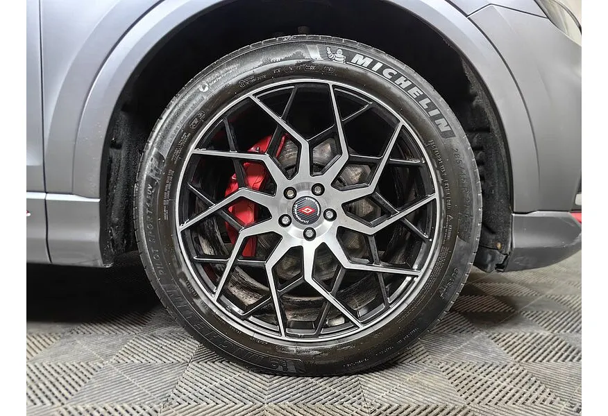 Audi Q8 45 TDI Tiptronic quattro (249 л.с.) Серый в АВИЛОН. Слайд №8